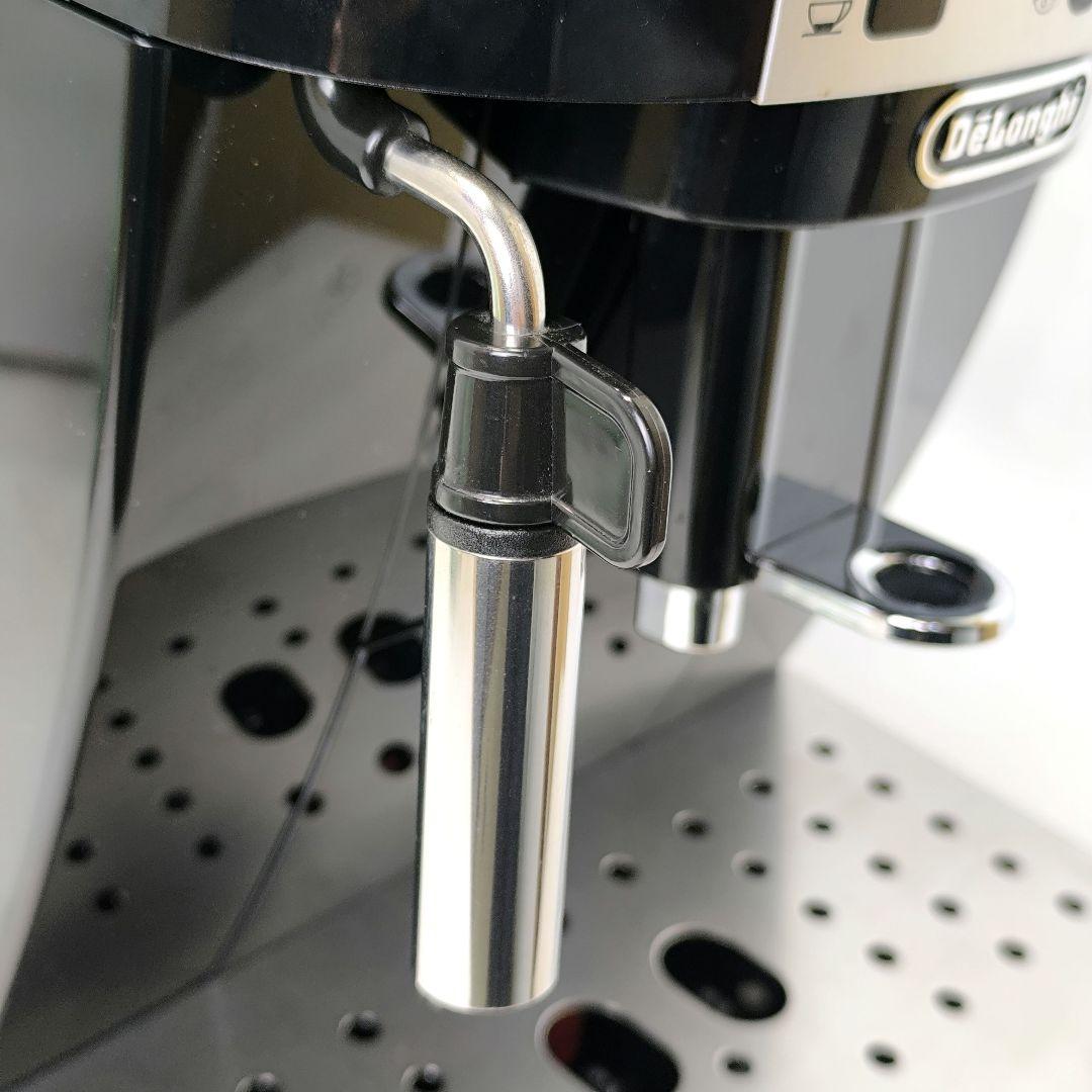 デロンギ　コンパクト全自動コーヒーマシンマグニフィカS ECAM22112B