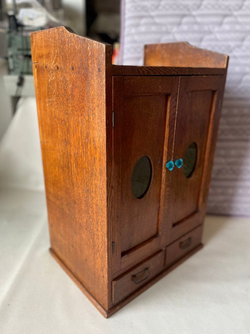 小型収納箪笥 観音扉 箪笥 小物収納 飾り棚 ガラス窓 ガラスつまみ 中古品