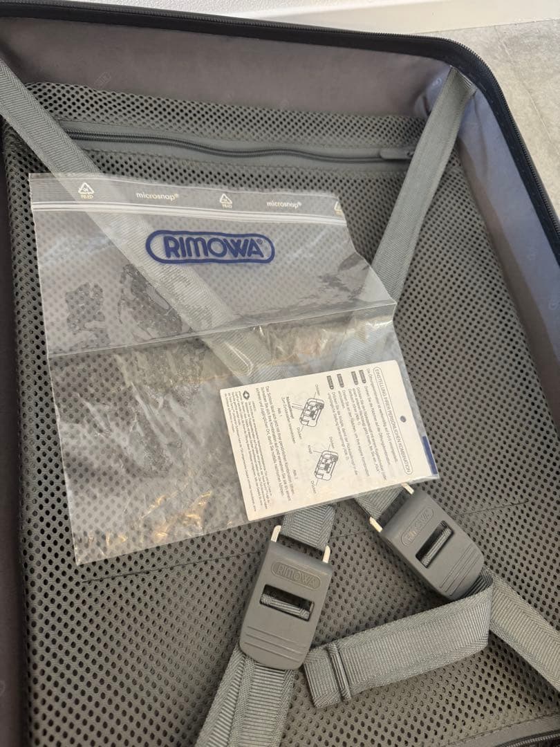 RIMOWA リモワ　キャリーケース　2輪　35L ブラック　機内持ち込み