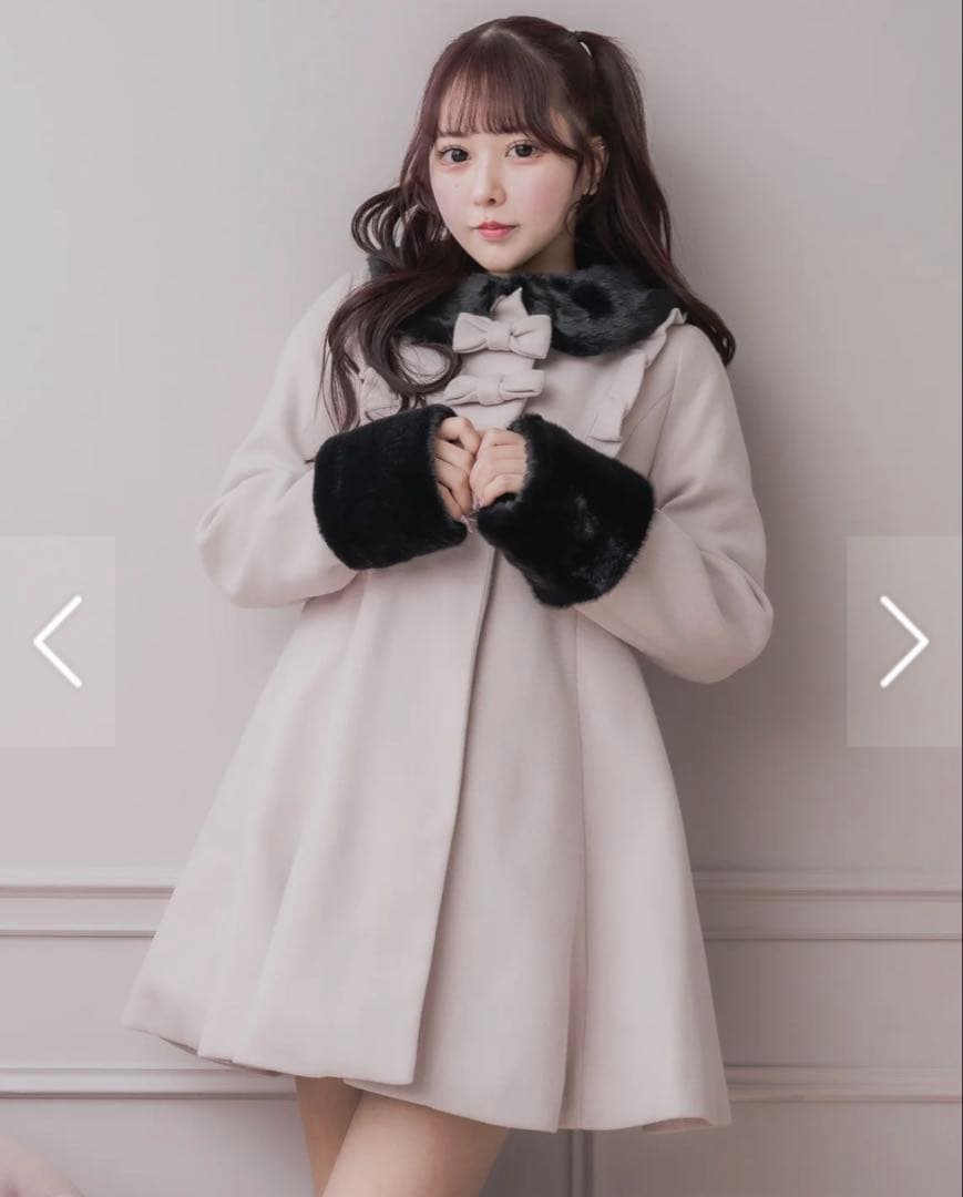 ど*様 pium ヨークフリルリボンドーリーコート