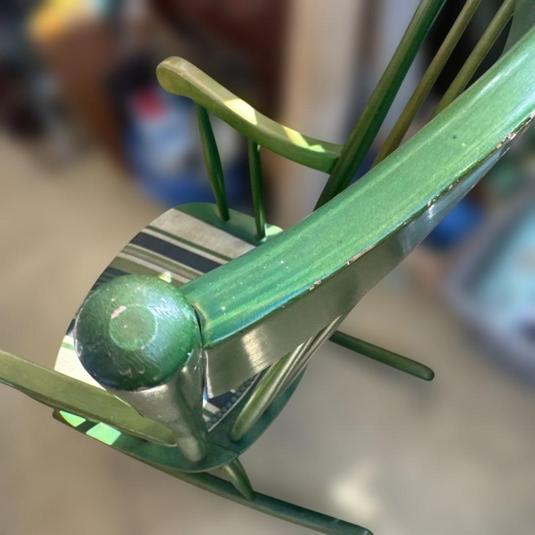 アンティーク　ロッキングチェア　緑色ストライプデザイン椅子