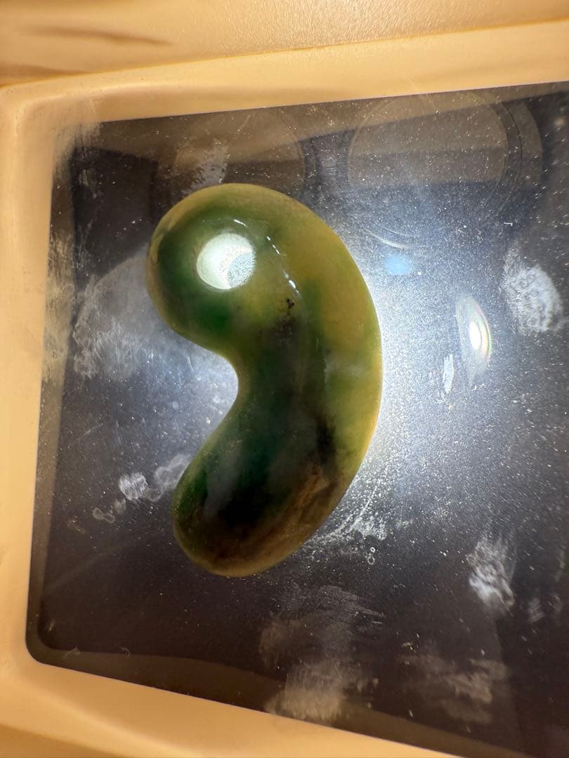 糸魚川翡翠‼️勾玉‼️ 透光性‼️８g‼️送料無料‼️破格出品‼️