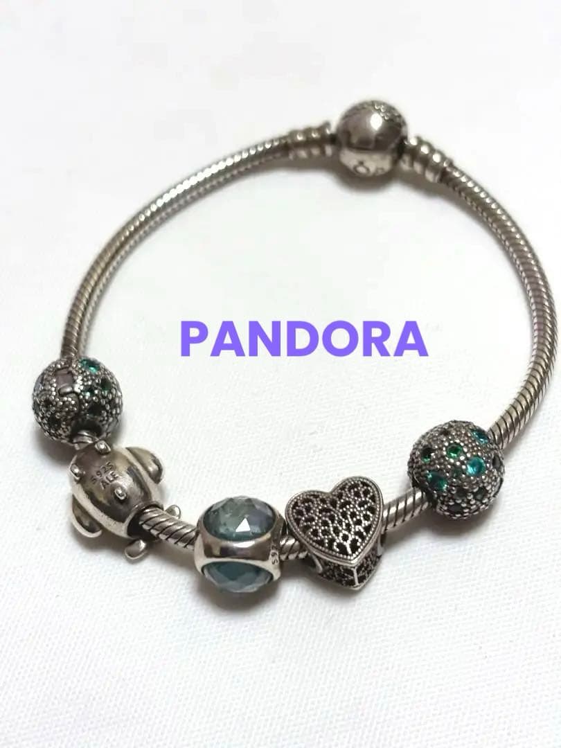【1/31までお値下中】PANDORA ブレスレット　チャーム付き