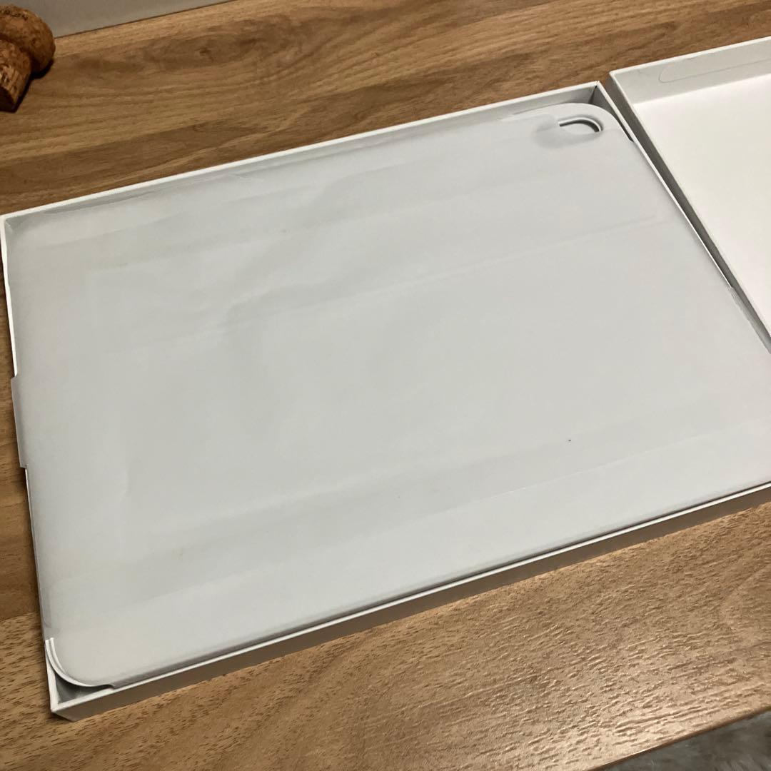 iPad Magic Keyboard Folio キーボード　カバー　白色