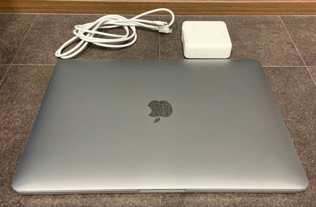こ*＠様 MacBook pro シルバー 充電器付き