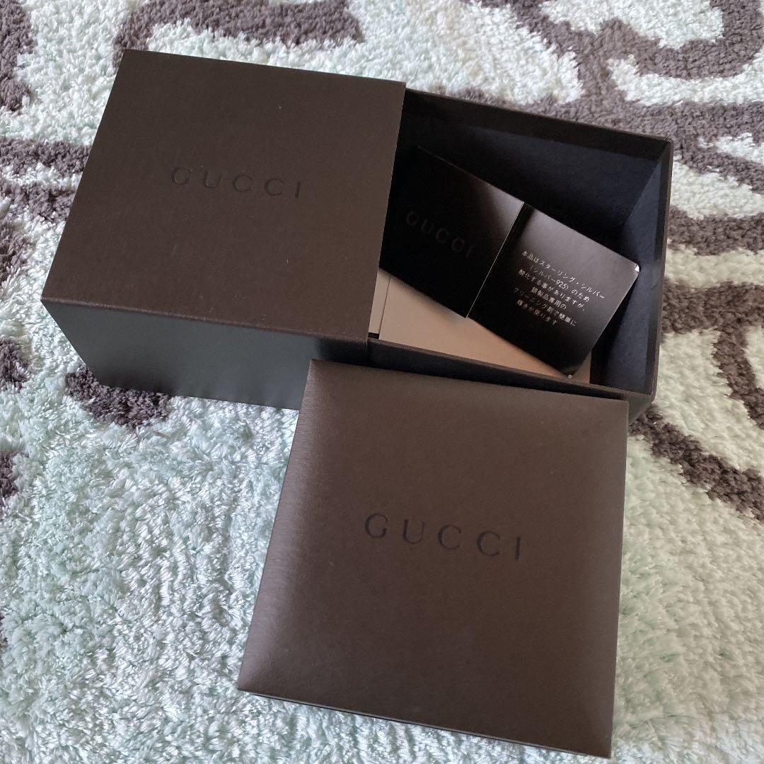 GUCCI 腕時計　レディース　箱、カードあり