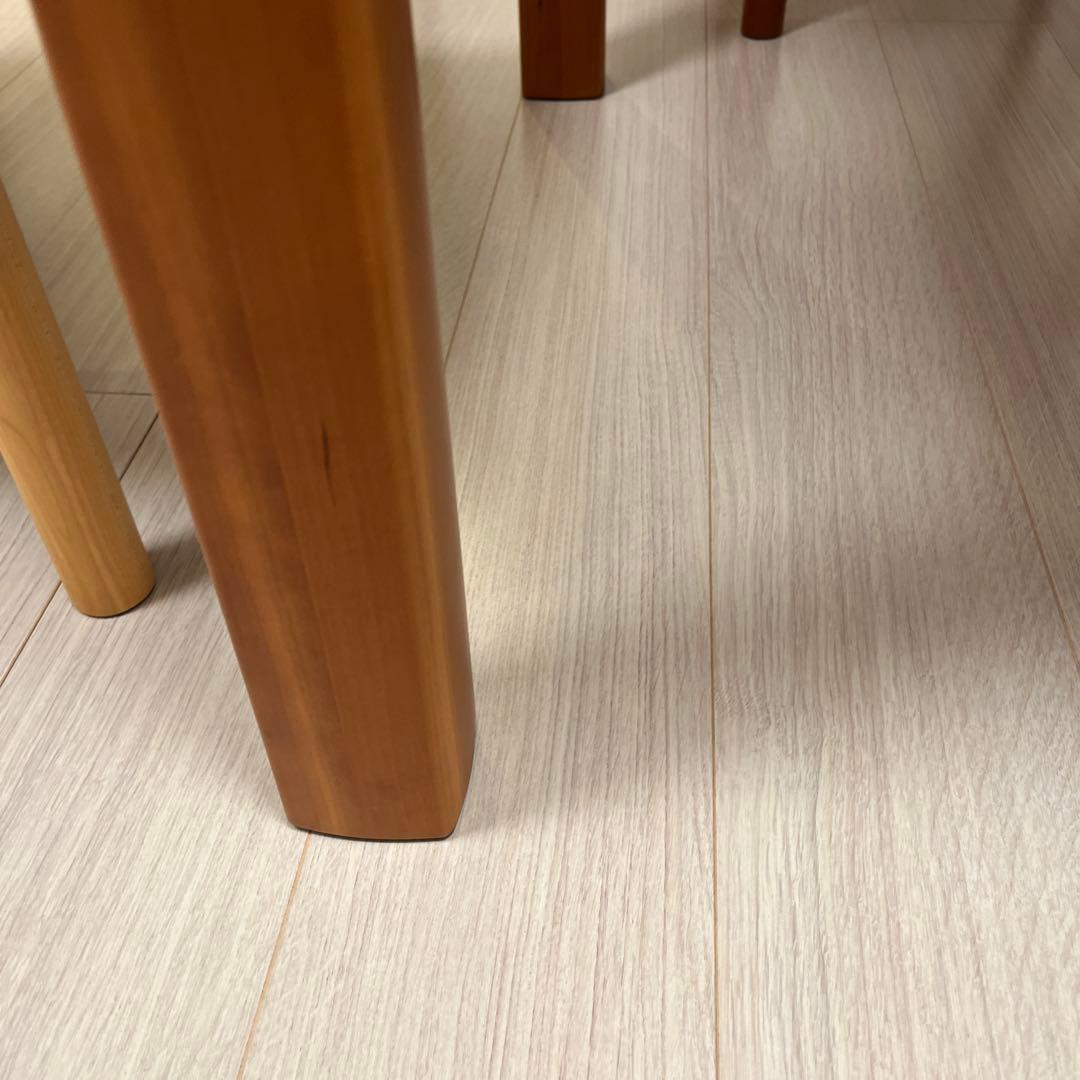 おきまりです。カグラ、ダイニングテーブル、とても綺麗、チェリー、