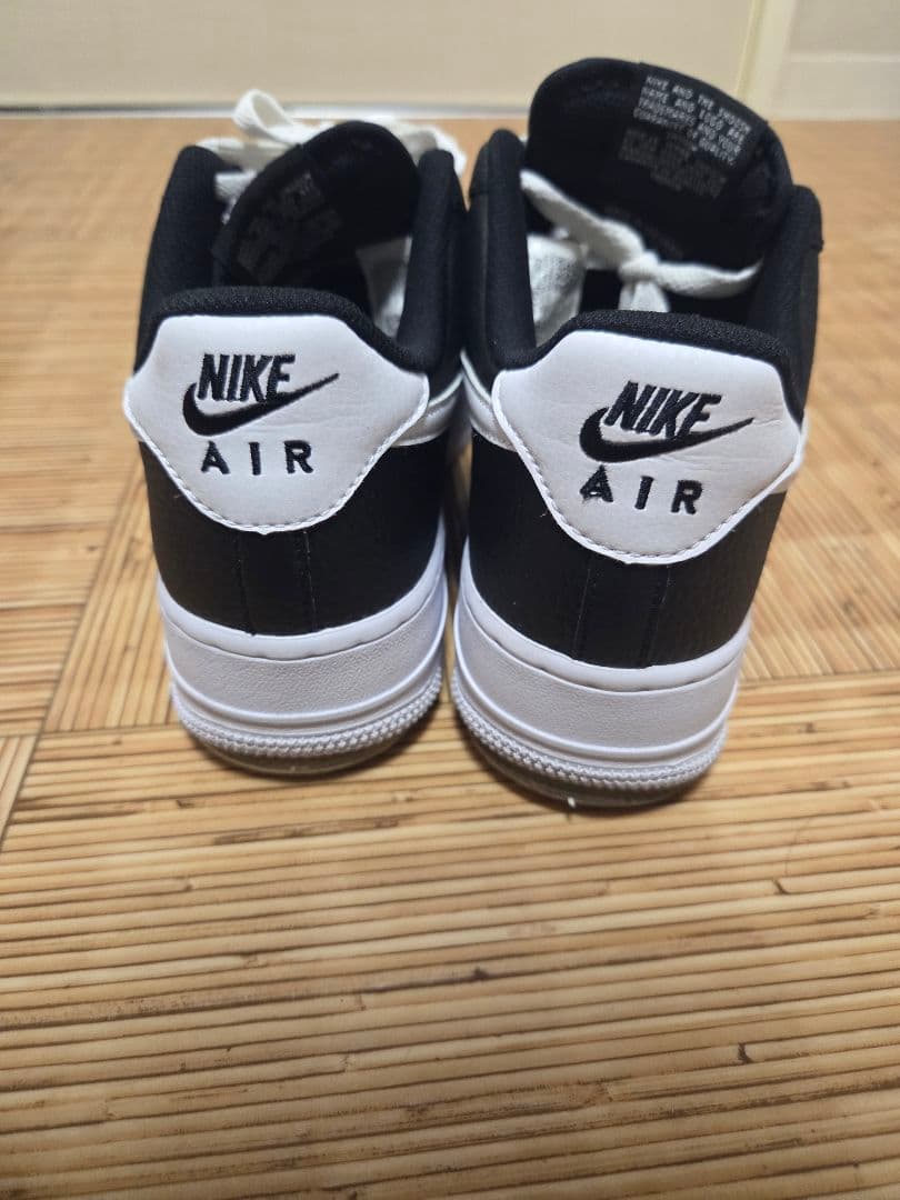 靴 NIKE AIR FORCE 1 '07 BLACK/WHITE