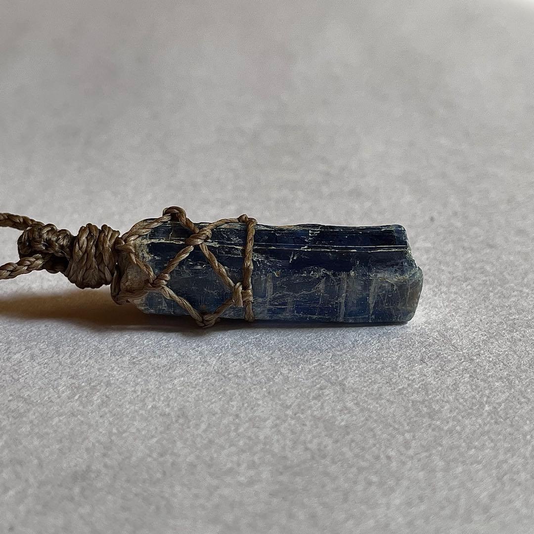 カイヤナイト ネパール産 ＊ ハンドメイド マクラメペンダント ネックレス ⑨