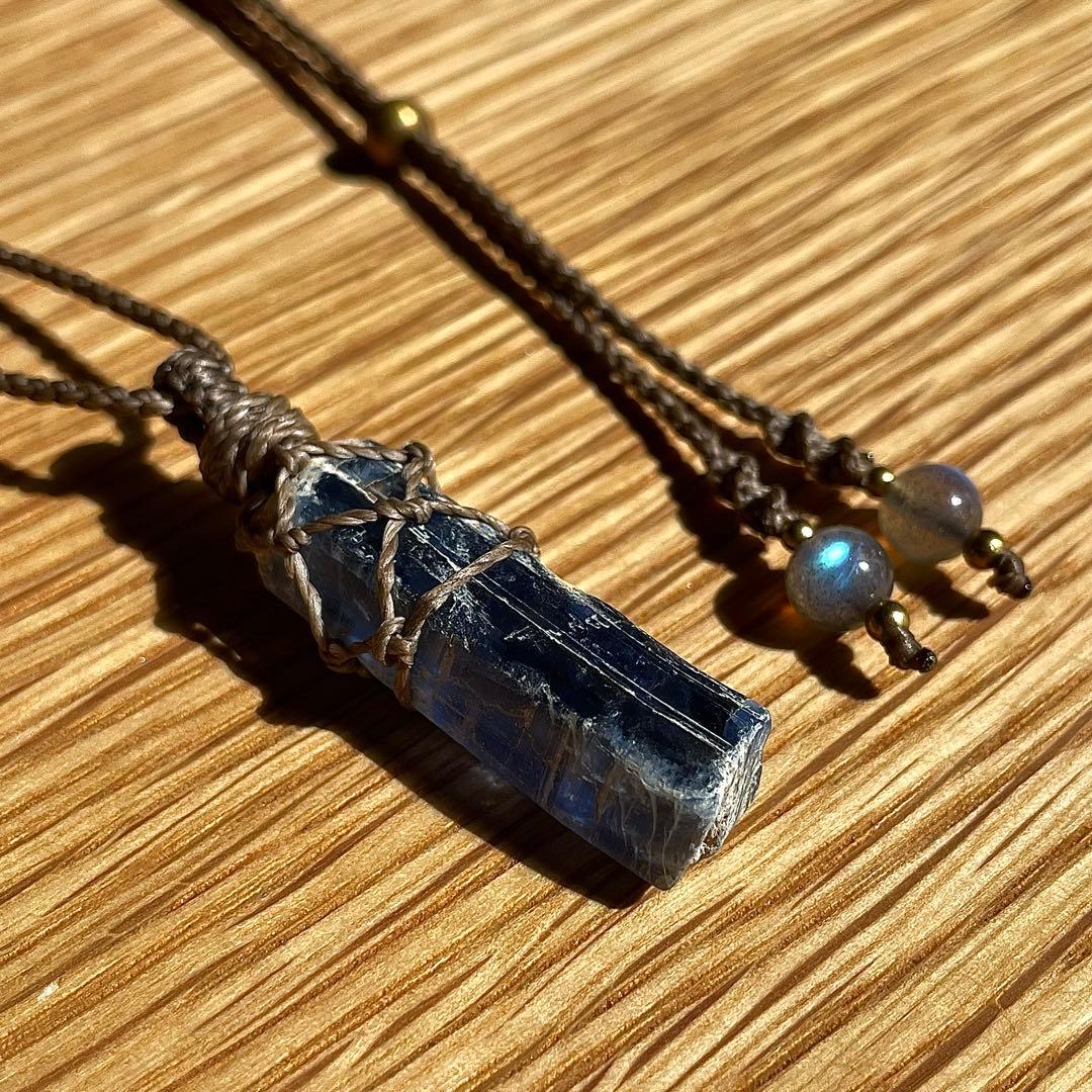 カイヤナイト ネパール産 ＊ ハンドメイド マクラメペンダント ネックレス ⑨