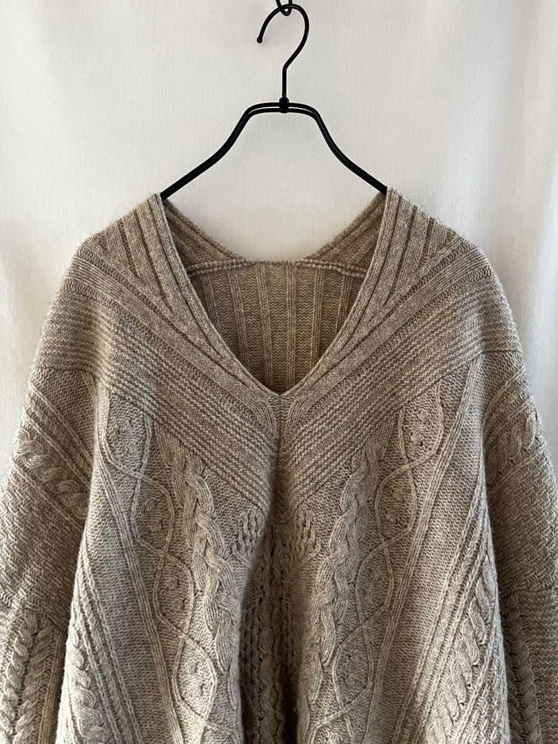 Mame Kurogouchi マメクロゴウチ Vネックケーブルニットセーター