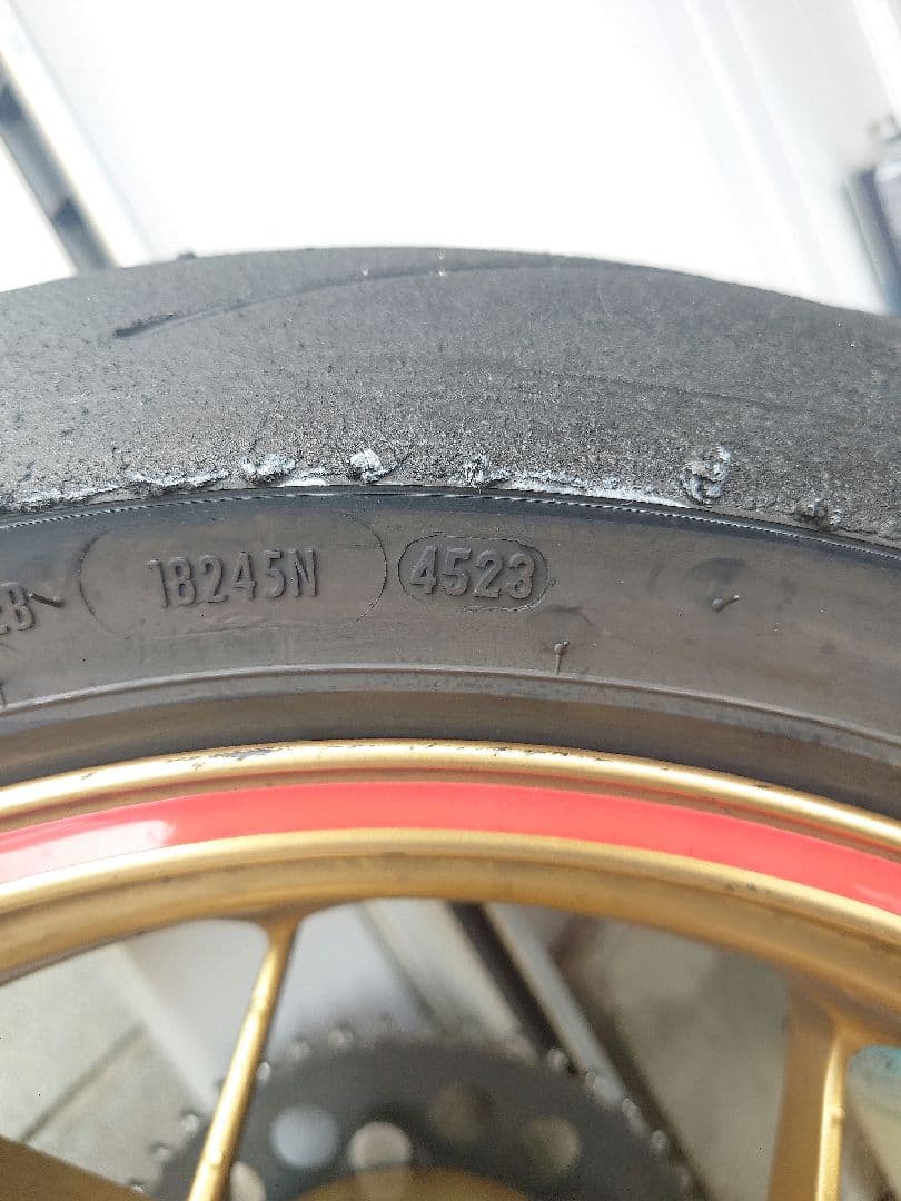 ピレリ スーパーコルサv4 sc1 200/60 120/70 タイヤ セット
