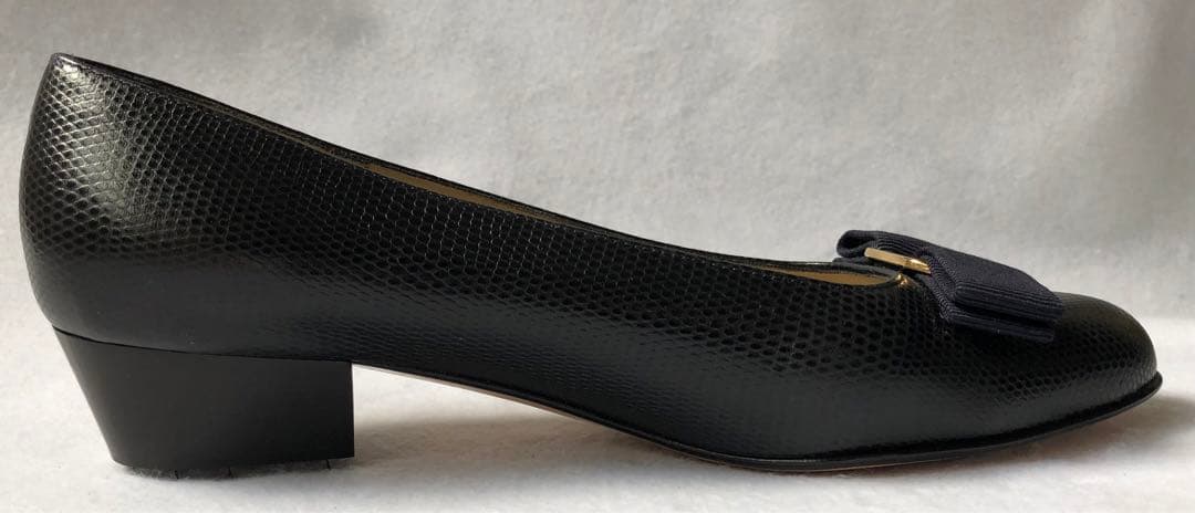 Salvatore Ferragamoサルヴァトーレフェラガモ★ヴァラリボン7C