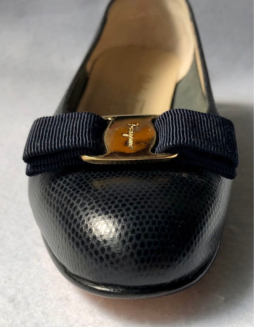 Salvatore Ferragamoサルヴァトーレフェラガモ★ヴァラリボン7C