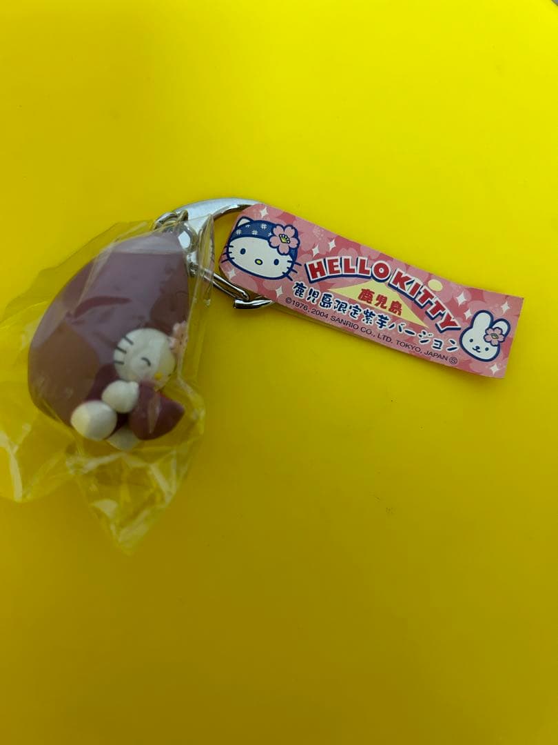 d*7様 ご当地　ハローキティ 鹿児島限定 マスコットキーホルダー　紫芋　さつま
