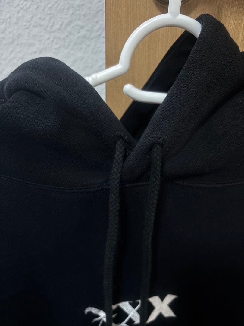 【即完売モデル】ゴッドセレクション　センター刺繍ロゴ入りパーカー　Ｌサイズ