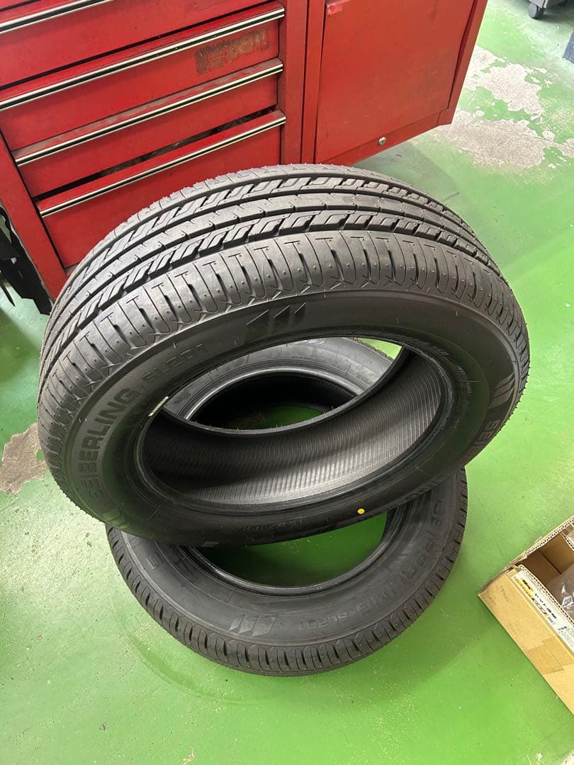 215/60R17 2本　ほぼ新品　処分