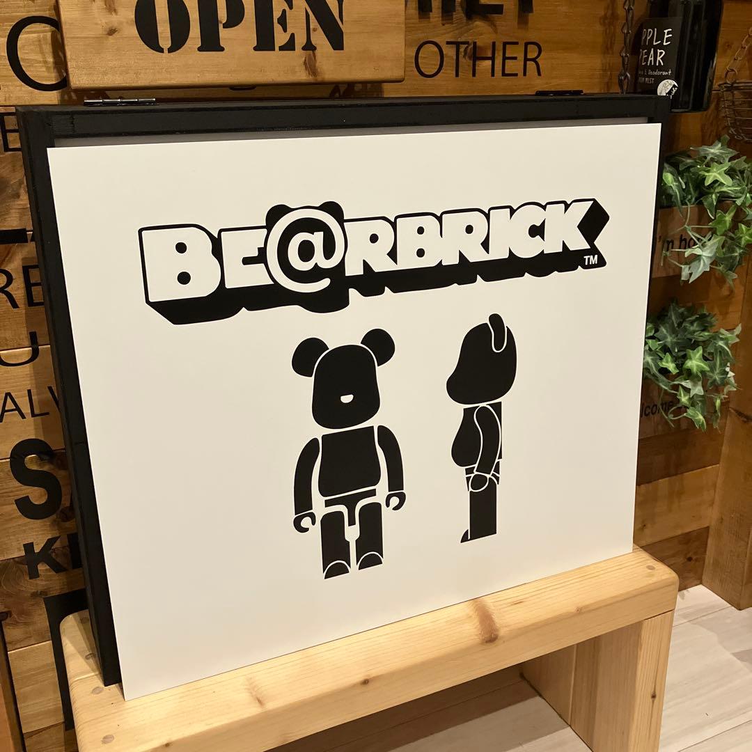 まつまつ　BE@RBRICK100％　48体収納ケース　扉付　ベアブリック