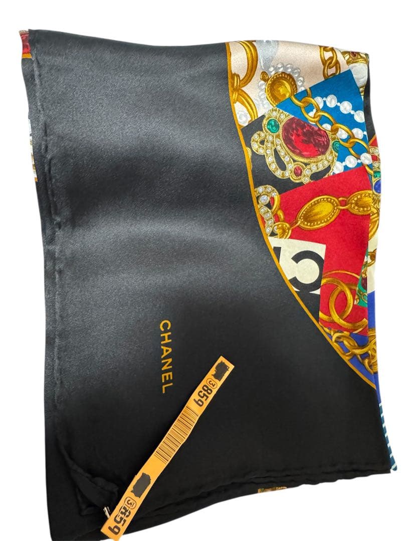 CHANEL シルクスカーフ ロゴ入り ブラック/マルチカラー