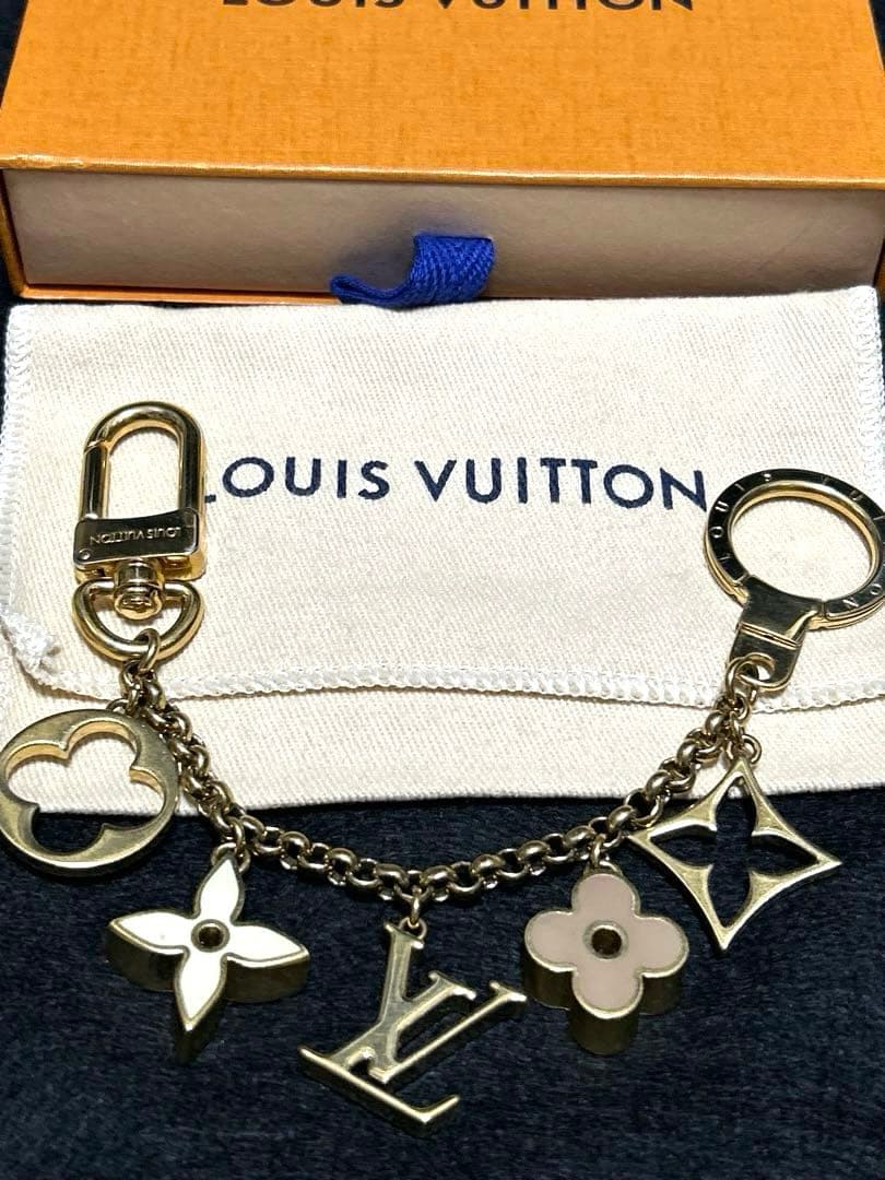 ルイヴィトン　フルールドゥ　モノグラム　バッグチャームM65111