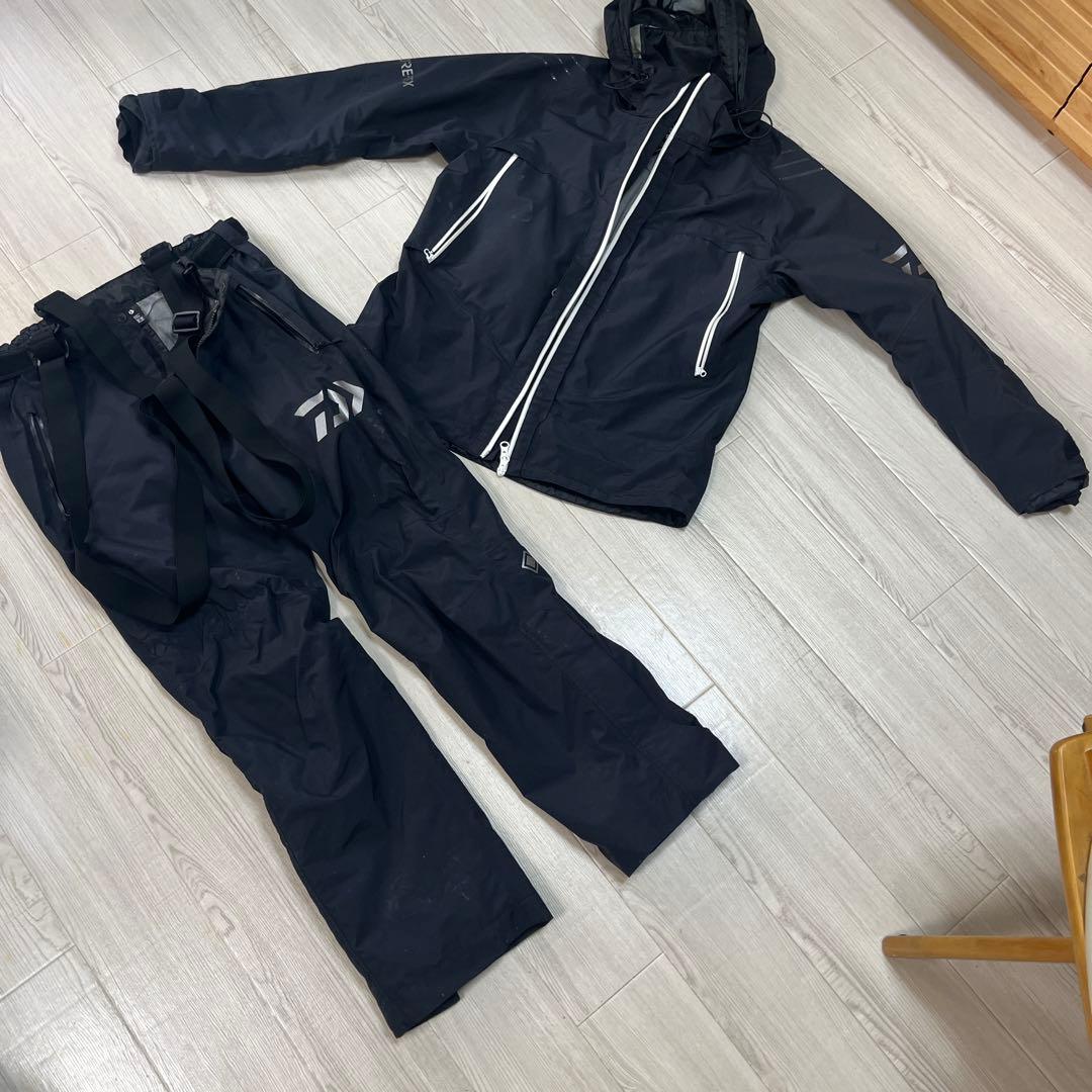 け*ん様 Daiwa レインウェア　ゴアテックス　2023 めちゃ水弾きます！