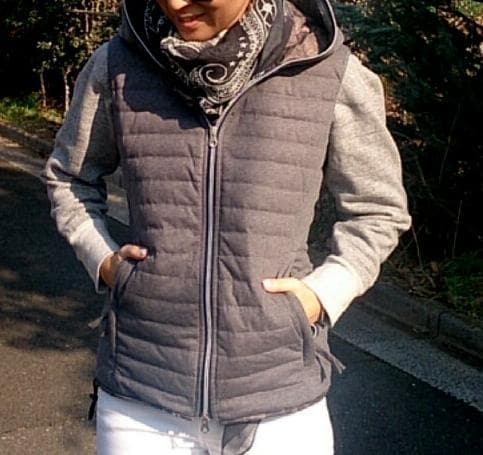 【値下げ！】デュベティカ　ライトダウンベスト グレー フード付き