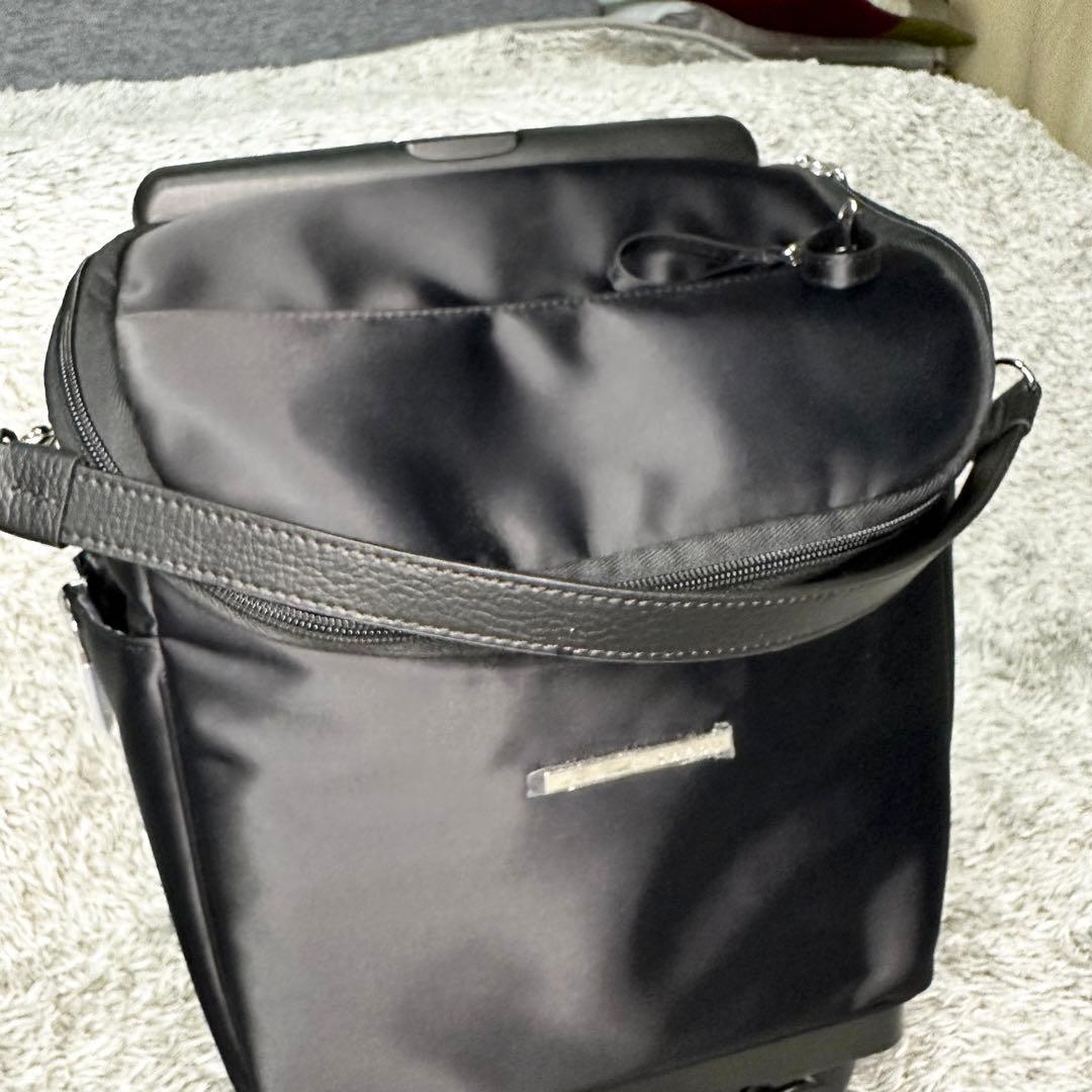 【極美品】SWANY　キャリーバッグ　黒　4輪　ストッパー　保証書付