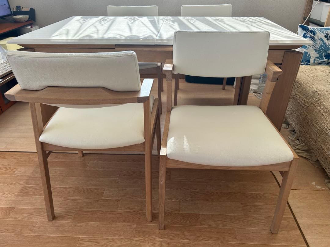 【なっち様⭐︎専用】ダイニングテーブル椅子4脚