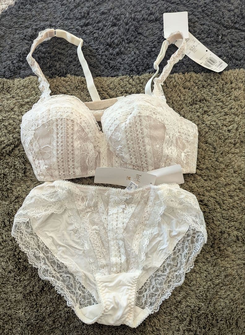 ワコール　TrefleブラジャーショーツセットD70