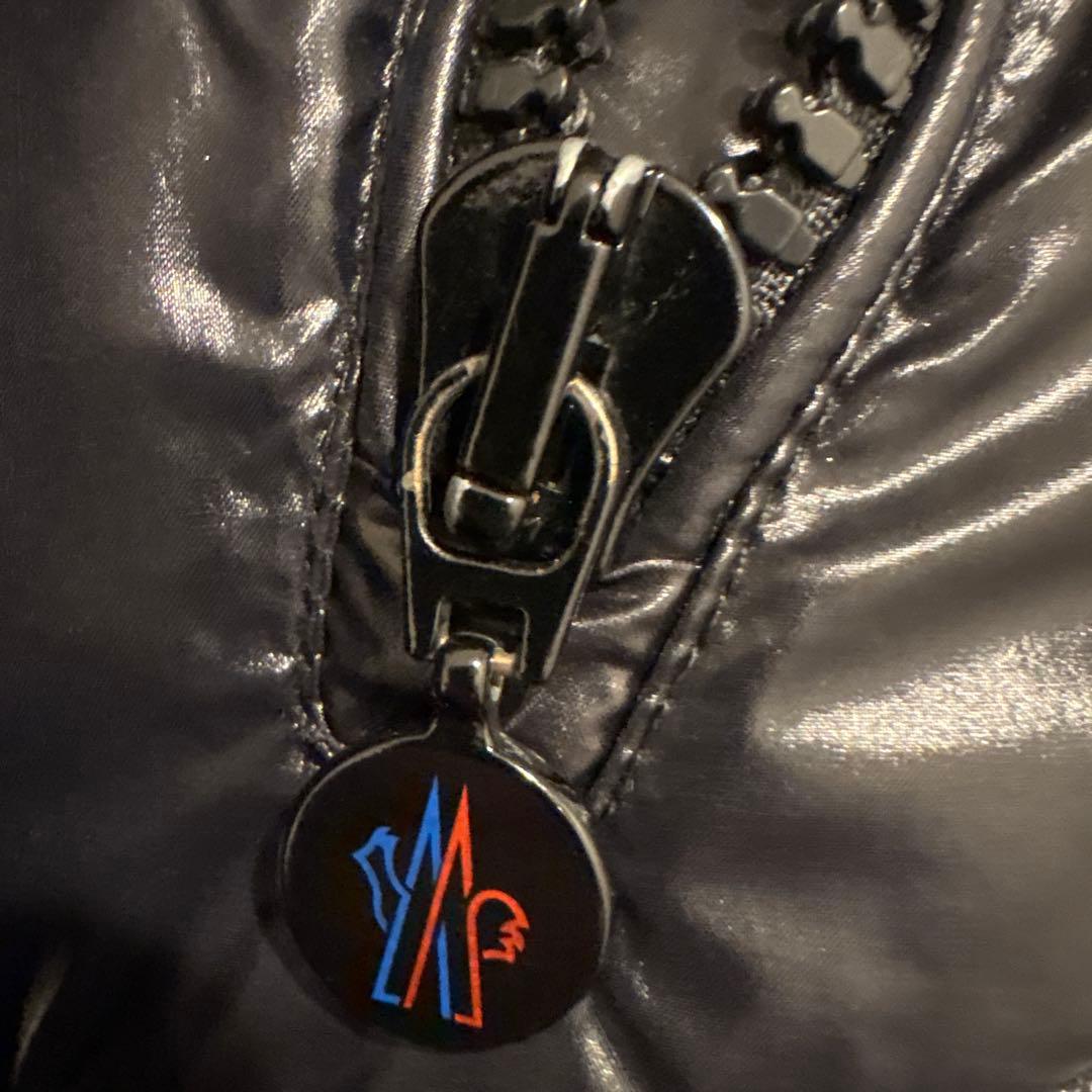 MONCLER ブラック ロングダウンジャケット ファー付き