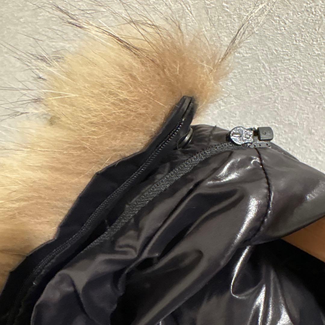 MONCLER ブラック ロングダウンジャケット ファー付き