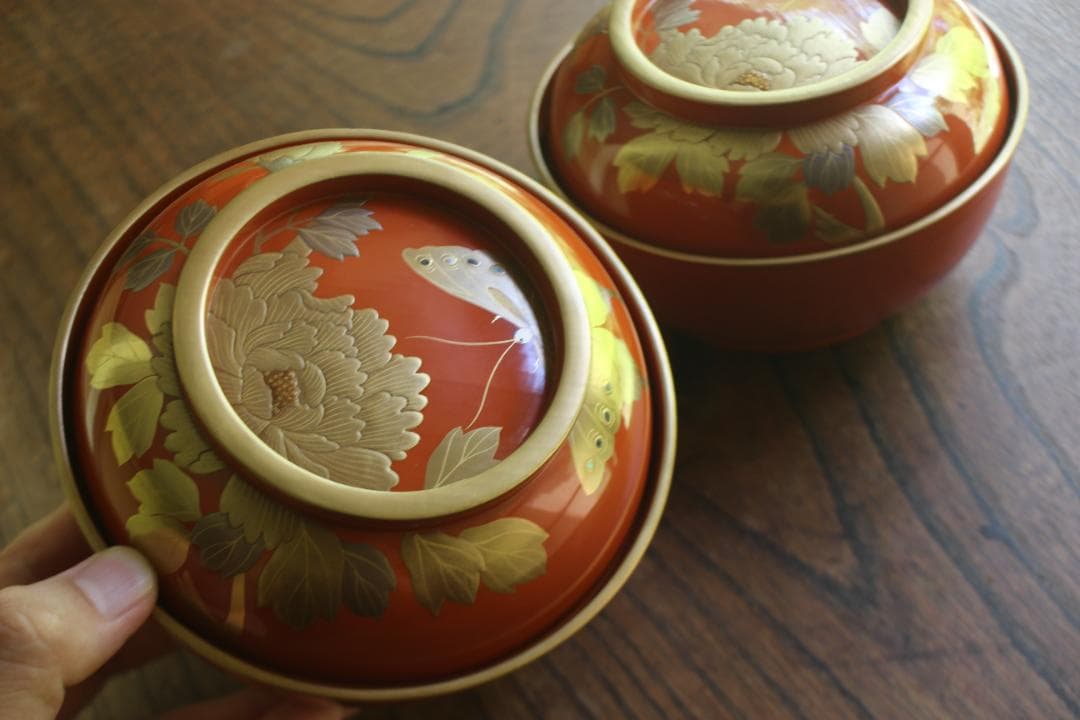 時代逸品！時代金縁朱漆に極上牡丹蝶螺鈿蒔絵の映えるお椀2点（検輪島塗蒔絵椀雑煮椀