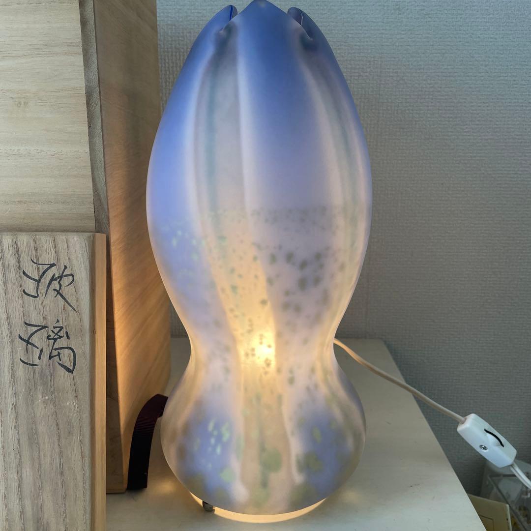玻璃　テーブルランプ　ランプ白青　約30センチ　木箱付き　美品にみえる　送料込み
