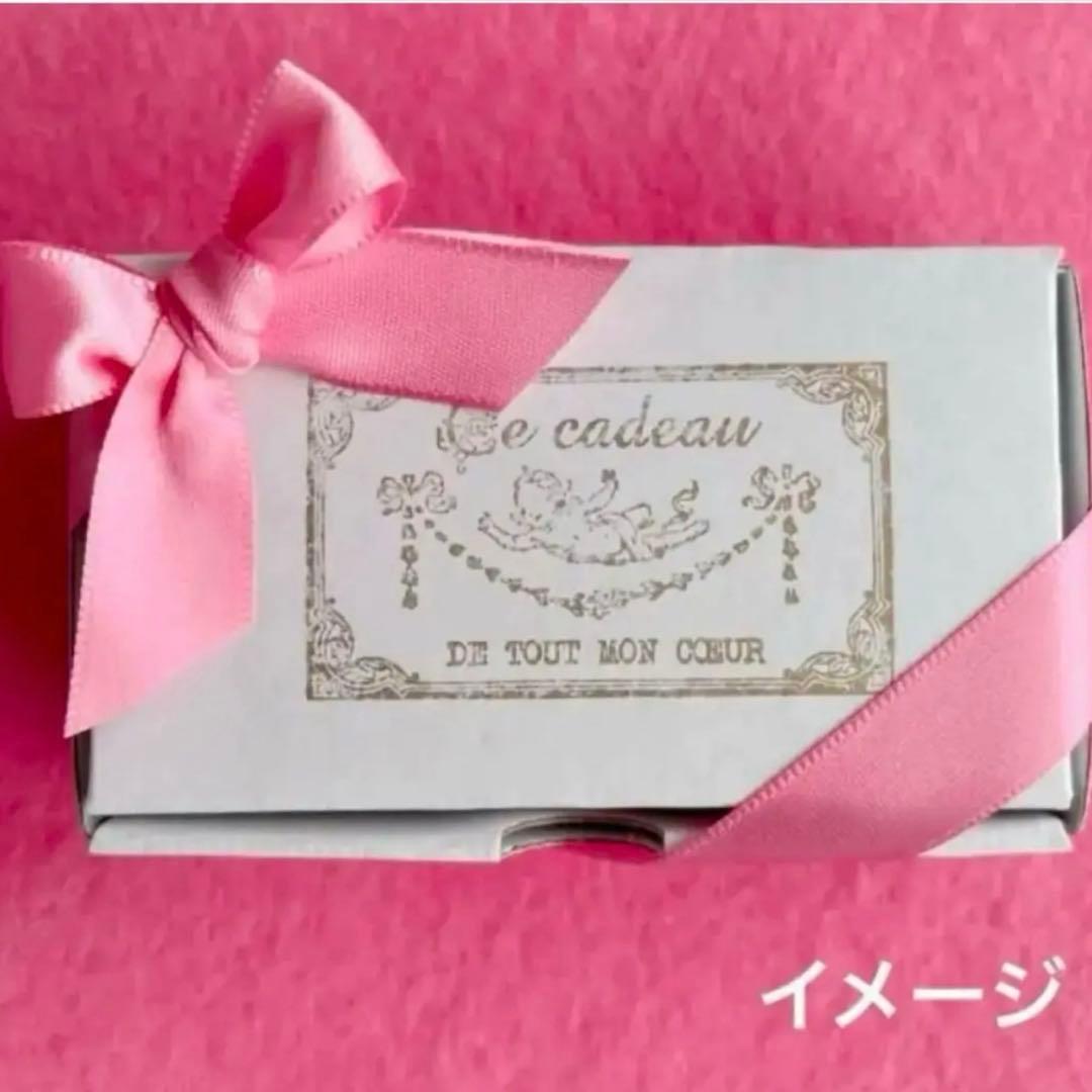【感謝♡sale】リボン刺繍ブローチ　ハンドメイド　くるみボタン　2個