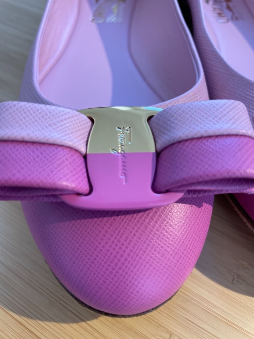 フェラガモ　パンプス　ピンク