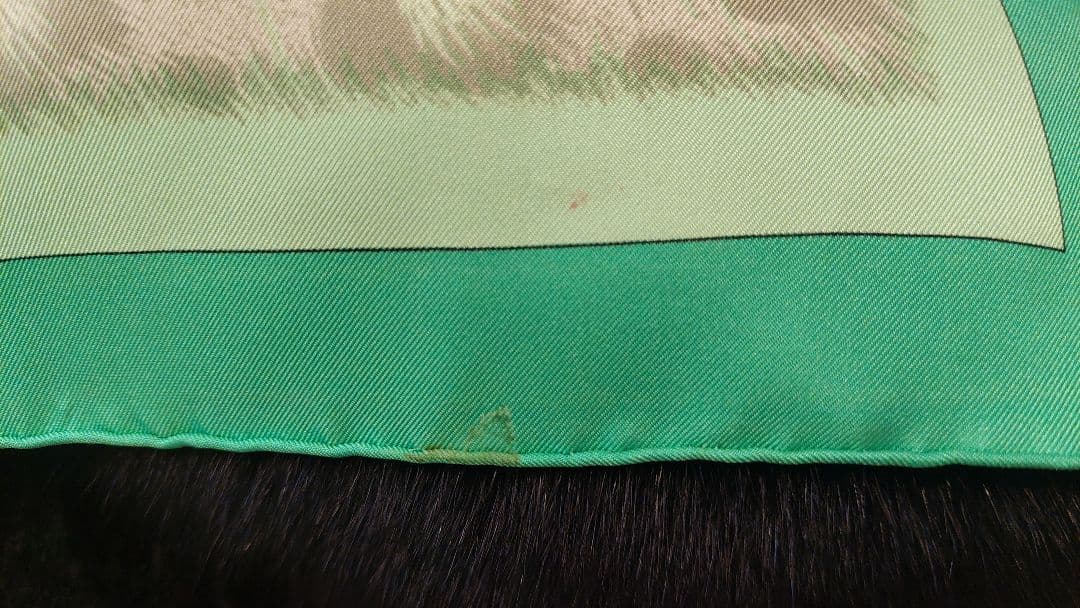 お値下げ依頼して下さった方専用！ エルメスシルクき緑色 プリントスカーフ