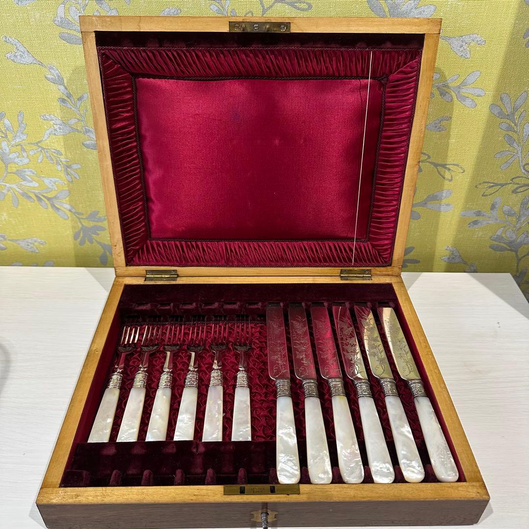 英国製/白蝶貝マザーオブパールフルーツナイフ&フォーク12本 鍵付木製箱