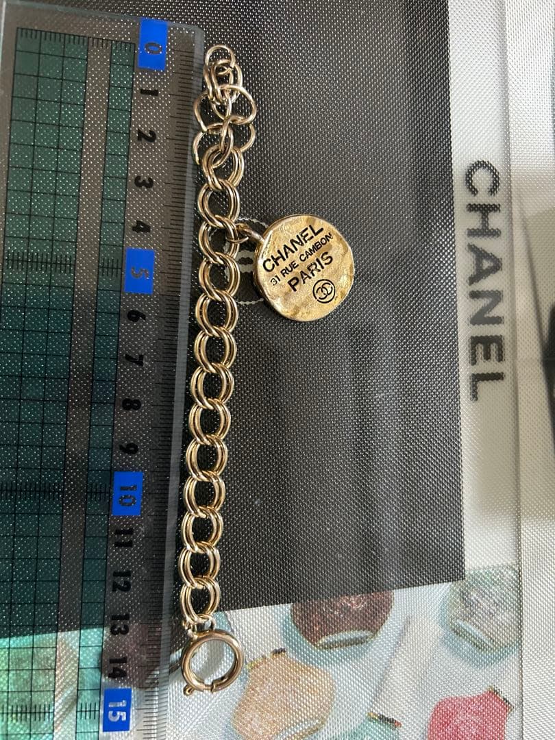 CHANEL チェーンブレスレット ロゴチャーム付き