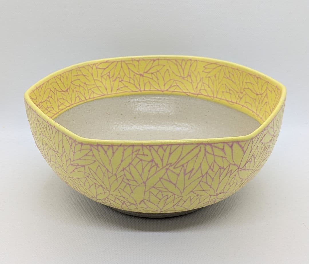 【未使用】黃地堆紅花文　六角鉢　谷野明夫