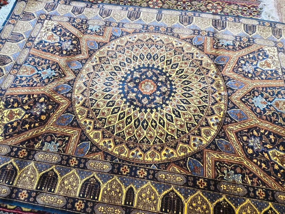 ペルシャ絨毯クム産綺麗なダークグリーンとゴルド色100%手織りシルク120×80