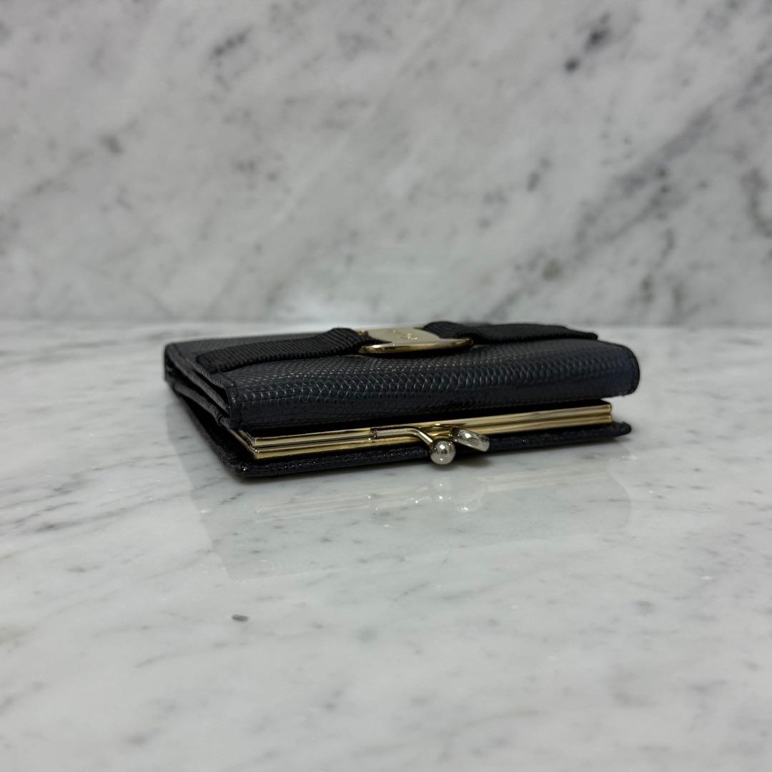 サルヴァトーレフェラガモ 三つ折り財布 ブラック 黒 ゴールド がま口財布