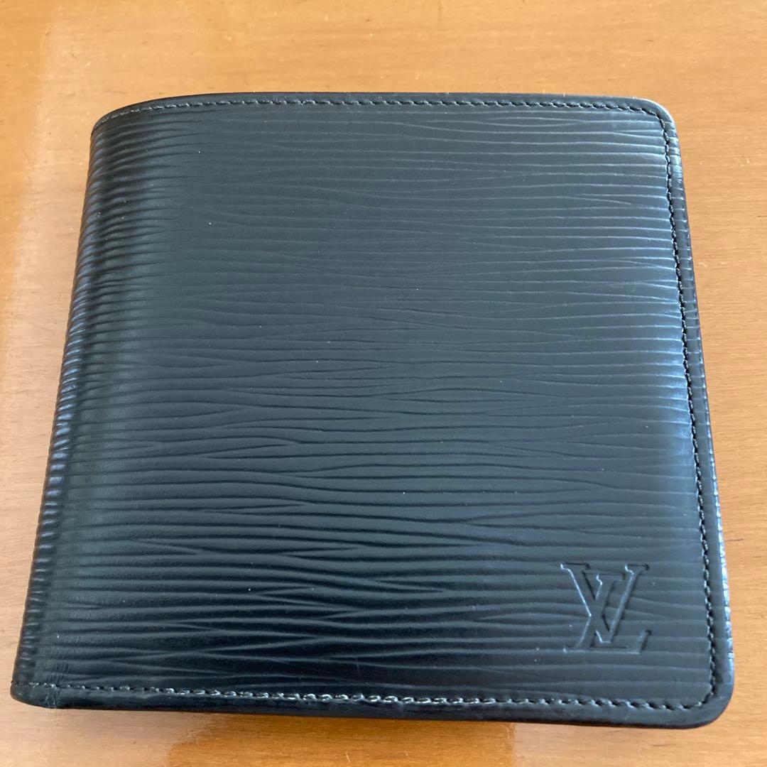 Louis Vuittonエピ黒財布