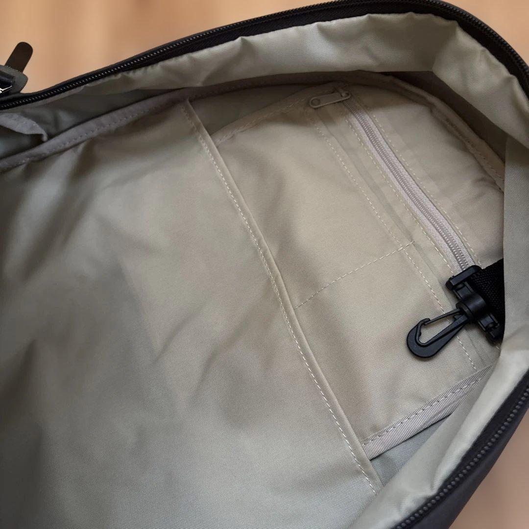 新品未使用　kiruna リュック ブラック　ナイロン　革　底安定　日本製