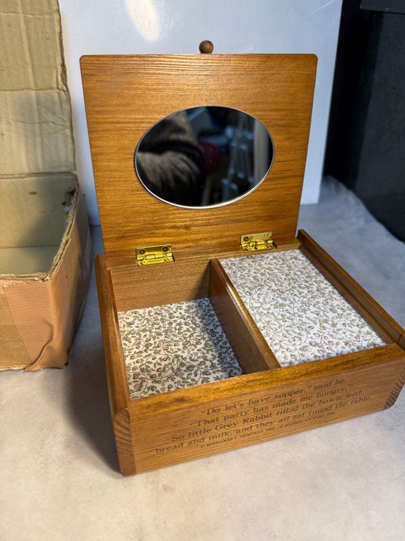 リトルグレイラビット 木製オルゴール Sankyo 日本製 箱付　昭和レトロ