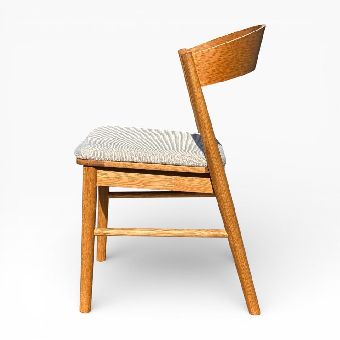 ②UNICO SOLK チェア ライトグレー オーク材