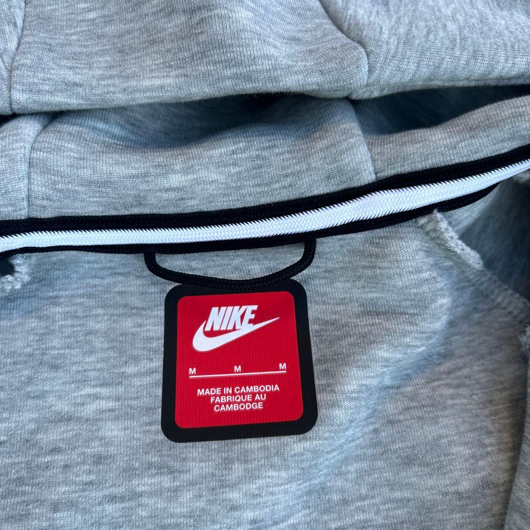 2025製 ナイキ テックフリース フルジップパーカー グレー 赤タグ