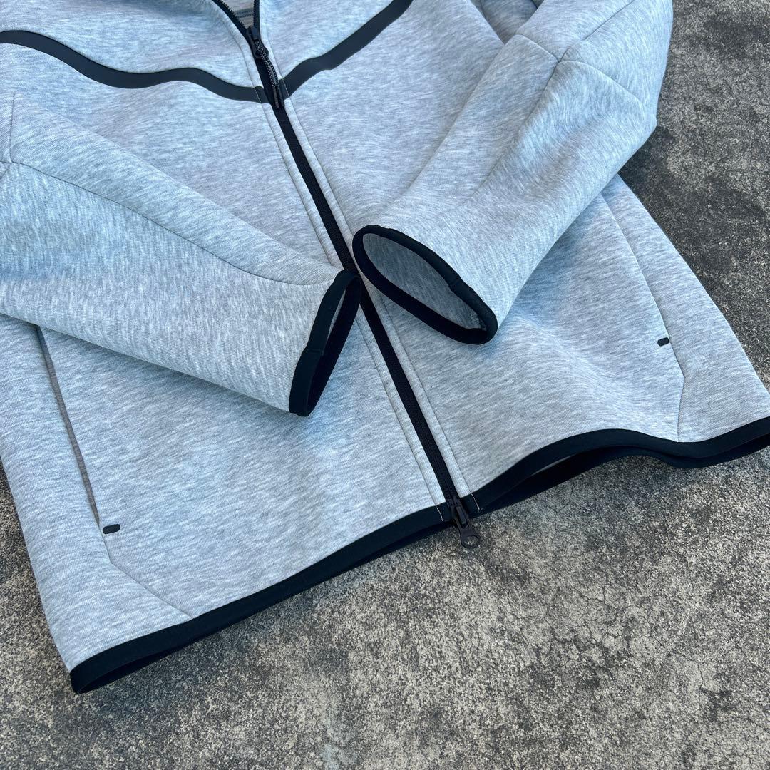 2025製 ナイキ テックフリース フルジップパーカー グレー 赤タグ