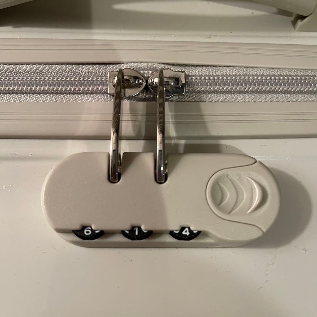 ノリッコ　NORICCO 子供が乗れるキッズキャリー キャリーケース　ベージュ