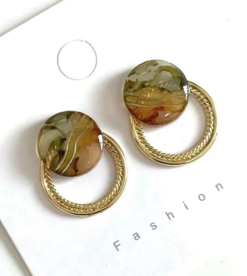 レジン　カボション　ピアス　ハンドメイド　イヤリング変更可