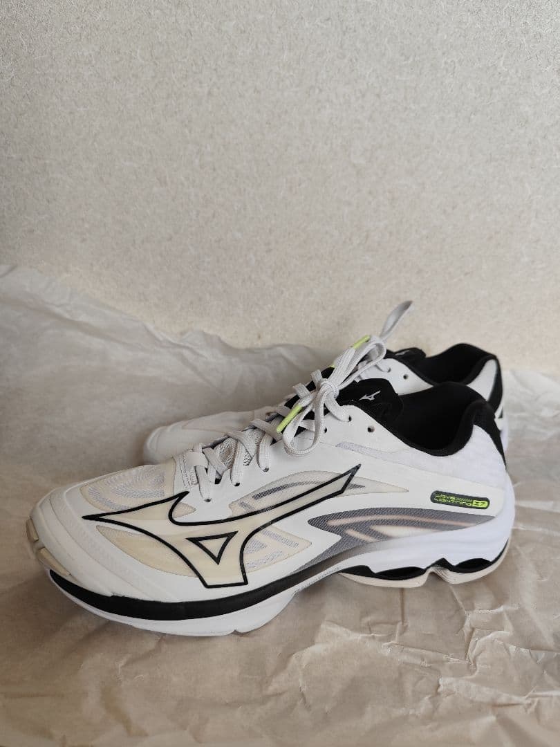 ミズノ バレーボールシューズ ウェーブライトニング Z7 　　28.0㌢